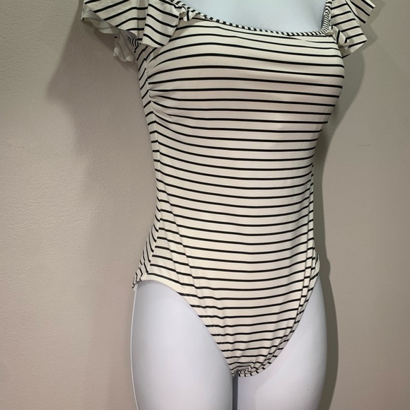 Vince Camuto Striped Ruffled Off The Shoulder One Piece Swimsuit Size 6 - Picture 3 of 14